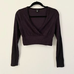 long sleeve black ribbed crossover crop top 🖤